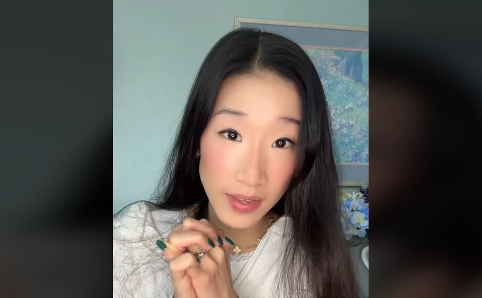 becca bloom net worth